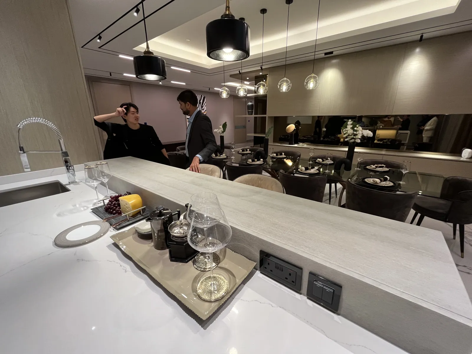 レジデンスの内装・設備を確認